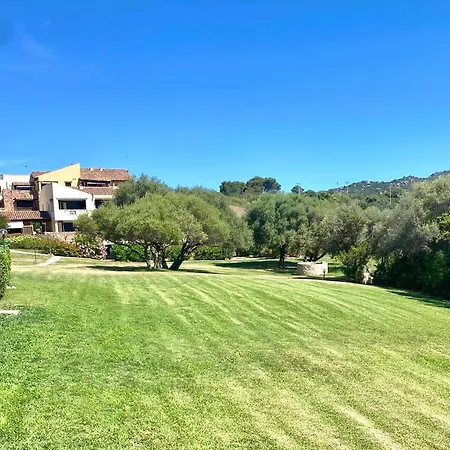 Apartmanhotel With Pool And In