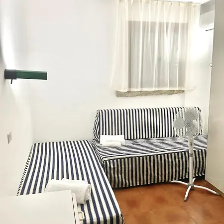 With Pool And In 公寓式酒店 罗通多港
